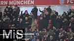 08.03.2023, Fussball UEFA Champions League 2022/2023: Achtelfinale Rückspiel, FC Bayern München - Paris St. Germain, in der Allianz-Arena München. die Bayern Verantwortlichen jubeln über das 1:0 auf der Tribüne