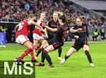 21.03.2023, UEFA Womens Champions League Spiel FC Bayern München - Arsenal WFC in der Allianzarena München, Noelle Maritz (16 Arsenal WFC) und Sarah Zadrazil (re, 25 FC Bayern München)