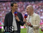 20.05.2023, Fussball 1. Bundesliga 2022/2023, 33.Spieltag, FC Bayern München - RB Leipzig, in der Allianz-Arena München.  Arjen Robben (re) im Interview mit Moderator Sebastian Hellmann (li, Deutschland). 