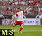 20.05.2023, Fussball 1. Bundesliga 2022/2023, 33.Spieltag, FC Bayern München - RB Leipzig, in der Allianz-Arena München. Joshua Kimmich (FC Bayern München)  am Ball.