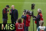 20.05.2023, Fussball 1. Bundesliga 2022/2023, 33.Spieltag, FC Bayern München - RB Leipzig, in der Allianz-Arena München.  v.li: Trainer Thomas Tuchel (FC Bayern München) bei SKY vor dem Spiel.
