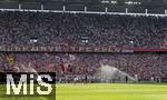 27.05.2023, Fussball 1. Bundesliga 2022/2023, 34.Spieltag, 1.FC Köln - FC Bayern München, Rhein-Energie-Stadion Köln, Die Rasenbewässerungsanlage springt plötzlich während des SPieles an.
