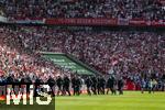 27.05.2023, Fussball 1. Bundesliga 2022/2023, 34.Spieltag, 1.FC Köln - FC Bayern München, Rhein-Energie-Stadion Köln, Massive Polizei-Präsenz im Stadion auf dem Spielfeld um einen Platzsturm der Kölner Fans zu vermeiden.