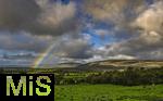 31.08.2023, Irland Land und Leute, Regenbogen über der Landscheft bei Doolin (County Clare)