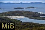 02.09.2023, Irland Land und Leute, Roadtrip am Ring of Kerry, der Kstenstrasse am Atlantik entlang im County Kerry.    Segelschiff auf Brackwasser bei Ebbe.