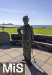 02.09.2023, Irland Land und Leute, Roadtrip am Ring of Kerry, der Kstenstrasse am Atlantik entlang im County Kerry.   Waterville Beach, Charlie Chaplin Statue