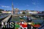 04.09.2023, Irland Land und Leute, Cobh ist eine Hafenstadt im County Cork im Sden der Republik Irland. Von 1849 bis 1920 hie die Stadt Queenstown. Cobh ist ein Ausflugsort fr Besucher aus Cork City und die Passagiere vieler Kreuzfahrtschiffe, die im Hafen festmachen. berragt wird der Ort von der hoch am Hang gelegenen neugotischen St.-Colman-Kathedrale, Sitz der rmisch-katholischen Dizese Cloyne.  