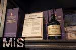 04.09.2023, Irland Land und Leute, JAMESON Midleton Whiskey-Destillery bei Cork (Irland) im Sdosten. In der alten Destillerie von Jameson Irish Whiskey kann man im Shop Whiskey kaufen oder Fhrungen durch die Produktion buchen. Hier eine Flasche REDBREAST fr 525 Euro Verkaufspreis.