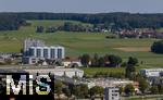 12.09.2023, Mindelheim im Unterallgäu, Luftbilder Industriegebiet, Hinten die Firma Weikmann AHG im Eichet. Unten der V-Markt Baumarkt.