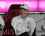 15.09.2023, Fussball 1. Bundesliga 2023/2024, 4.Spieltag, FC Bayern München - Bayer 04 Leverkusen, in der Allianz-Arena München. Trainer Thomas Tuchel (FC Bayern München) lacht