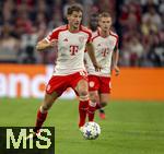 20.09.2023,  Fussball UEFA Championsleague 2023/2024: 1.Spieltag Vorrunde,  FC Bayern Mnchen - Manchester United, in der Allianz-Arena Mnchen. Leon Goretzka (FC Bayern Mnchen) und Joshua Kimmich (FC Bayern Mnchen) am Ball.

