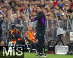 20.09.2023,  Fussball UEFA Championsleague 2023/2024: 1.Spieltag Vorrunde,  FC Bayern Mnchen - Manchester United, in der Allianz-Arena Mnchen. Co-Trainer Zsolt Lw (FC Bayern Mnchen) gestikuliert. Er ersetzt heute Trainer Thomas Tuchel (FC Bayern Mnchen) 

