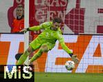 20.09.2023,  Fussball UEFA Championsleague 2023/2024: 1.Spieltag Vorrunde,  FC Bayern Mnchen - Manchester United, in der Allianz-Arena Mnchen. Torwart Sven Ulreich (FC Bayern Mnchen) am Ball.

