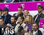 20.09.2023,  Fussball UEFA Championsleague 2023/2024: 1.Spieltag Vorrunde,  FC Bayern Mnchen - Manchester United, in der Allianz-Arena Mnchen. Torwart Manuel Neuer (FC Bayern Mnchen) auf der Tribne mit seiner Freundin

