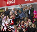 20.09.2023,  Fussball UEFA Championsleague 2023/2024: 1.Spieltag Vorrunde,  FC Bayern Mnchen - Manchester United, in der Allianz-Arena Mnchen. Jubel auf der Ehrentribne mit Ehren-Prsident Uli Hoene (FC Bayern Mnchen, Hoeness), Prsident Herbert Hainer (FC Bayern), Geschftsfhrer Michael Diederich (FC Bayern Mnchen), 

