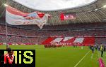 23.09.2023, Fussball 1. Bundesliga 2023/2024, 5.Spieltag, FC Bayern München - VfL Bochum, in der Allianz-Arena München. Die Mannschaften laufen ein, in der Südkurve gibt es eine Chroeografie: Ois Guade Red Army Südkurve 73. Bayernflagge weht im Vordergrund.
