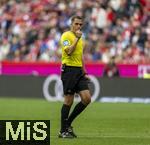 23.09.2023, Fussball 1. Bundesliga 2023/2024, 5.Spieltag, FC Bayern Mnchen - VfL Bochum, in der Allianz-Arena Mnchen. Schiedsrichter Robert Hartmann pfeift

