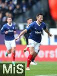 11.11.2023, Fussball 2. Bundesliga 2023/2024, 13. Spieltag, Holstein Kiel - Hamburger SV, im Holstein-Stadion Kiel. Jubel Torschtze Steven Skrzybski (Holstein Kiel) zum Tor zum 1:0 per Foulelfmeter


