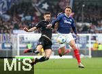 11.11.2023, Fussball 2. Bundesliga 2023/2024, 13. Spieltag, Holstein Kiel - Hamburger SV, im Holstein-Stadion Kiel. (L-R) Dennis Hadzikadunic (Hamburg) gegen Benedikt Pichler (Holstein Kiel)


