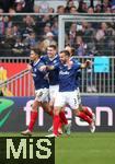 11.11.2023, Fussball 2. Bundesliga 2023/2024, 13. Spieltag, Holstein Kiel - Hamburger SV, im Holstein-Stadion Kiel. Jubel (L-R) Torschtze Benedikt Pichler (Holstein Kiel), Philipp Sander (Holstein Kiel) und Marco Komenda (Holstein Kiel) zum Tor zum 2:0


