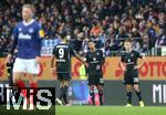 11.11.2023, Fussball 2. Bundesliga 2023/2024, 13. Spieltag, Holstein Kiel - Hamburger SV, im Holstein-Stadion Kiel. (L-R) Robert Glatzel (Hamburg), Ransford-Yeboah Knigsdrffer (Hamburg) und Miro Muheim (Hamburg) enttuscht


