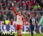 11.11.2023, Fussball 1. Bundesliga 2023/2024, 11.Spieltag, FC Bayern München - 1.FC Heidenheim, in der Allianz-Arena München. Thomas Müller (FC Bayern München) gibt Anweisungen.