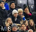 11.11.2023, Fussball 1. Bundesliga 2023/2024, 11.Spieltag, FC Bayern Mnchen - 1.FC Heidenheim, in der Allianz-Arena Mnchen. Joshua Kimmich (li, FC Bayern Mnchen) als Zuschauer auf der Tribne.

