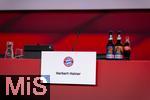 12.11.2023, Fussball 1. Bundesliga 2023/2024,  FC Bayern München, Jahreshauptversammlung 2023 in der Rudi-Sedlmayer-Halle (AUDI-Dome) München.   der Platz von Präsident Herbert Hainer (FC Bayern) ist noch leer.