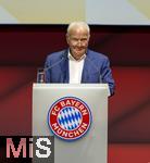 12.11.2023, Fussball 1. Bundesliga 2023/2024,  FC Bayern München, Jahreshauptversammlung 2023 in der Rudi-Sedlmayer-Halle (AUDI-Dome) München.   Vizepräsident Walter Mennekes (FC Bayern) am Rednerpult.