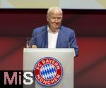 12.11.2023, Fussball 1. Bundesliga 2023/2024,  FC Bayern München, Jahreshauptversammlung 2023 in der Rudi-Sedlmayer-Halle (AUDI-Dome) München.   Vizepräsident Walter Mennekes (FC Bayern) am Rednerpult.