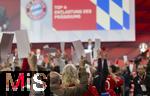 12.11.2023, Fussball 1. Bundesliga 2023/2024,  FC Bayern Mnchen, Jahreshauptversammlung 2023 in der Rudi-Sedlmayer-Halle (AUDI-Dome) Mnchen.   Abstimmung, Stimmzettel,  
