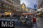 20.11.2023, Hauptstadt Wien (Österreich) erstrahlt im vorweihnachtlichem Glanz, impressionen vom Stephansplatz, Festliche Weihnachtsbeleuchtung erstrahlt in der Fussgängerzone über den Köpfen der Besucher   