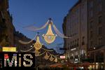 20.11.2023, Hauptstadt Wien (sterreich) erstrahlt im vorweihnachtlichem Glanz, impressionen vom Stephansplatz, Festliche Weihnachtsbeleuchtung erstrahlt in der Fussgngerzone ber den Kpfen der Besucher.

