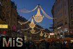 20.11.2023, Hauptstadt Wien (Österreich) erstrahlt im vorweihnachtlichem Glanz, impressionen vom Stephansplatz, Festliche Weihnachtsbeleuchtung erstrahlt in der Fussgängerzone über den Köpfen der Besucher.
