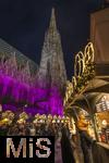20.11.2023, Hauptstadt Wien (Österreich) erstrahlt im vorweihnachtlichem Glanz, Impressionen vom Weihnachtsmarkt am bunt beleuchteten Stephansdom. 