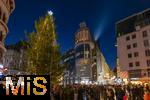 20.11.2023, Hauptstadt Wien (Österreich) erstrahlt im vorweihnachtlichem Glanz, impressionen vom Stephansplatz, mit dem großen Christbaum. hinten das Haas-Haus mit DO & CO Hotel Vienna