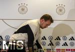 20.11.2023, Fussball, Testspiel 2023/24, sterreich - Deutschland,  DFB-Nationalmannschaft am Tag vor dem Lnderspiel im Ernst Happel Stadion Wien, Pressekonferenz DFB, Trainer Julian Nagelsmann (Deutschland) wirft Schatten

