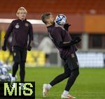 20.11.2023, Fussball, Testspiel 2023/24, sterreich - Deutschland, Training der DFB-Nationalmannschaft am Tag vor dem Lnderspiel im Ernst Happel Stadion Wien, re: Robert Andrich (Deutschland) am Ball 

