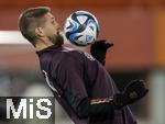 20.11.2023, Fussball, Testspiel 2023/24, sterreich - Deutschland, Training der DFB-Nationalmannschaft am Tag vor dem Lnderspiel im Ernst Happel Stadion Wien,  Robert Andrich (Deutschland) stoppt den Ball gekonnt. 


