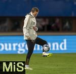 20.11.2023, Fussball, Testspiel 2023/24, sterreich - Deutschland, Training der DFB-Nationalmannschaft am Tag vor dem Lnderspiel im Ernst Happel Stadion Wien, Trainer Julian Nagelsmann (Deutschland) jongliert den Ball 

