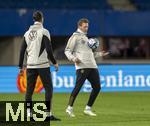 20.11.2023, Fussball, Testspiel 2023/24, sterreich - Deutschland, Training der DFB-Nationalmannschaft am Tag vor dem Lnderspiel im Ernst Happel Stadion Wien, Trainer Julian Nagelsmann (re, Deutschland) jongliert den Ball 

