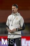 20.11.2023, Fussball, Testspiel 2023/24, sterreich - Deutschland, Training der DFB-Nationalmannschaft am Tag vor dem Lnderspiel im Ernst Happel Stadion Wien, Co-Trainer Sandro Wagner (Deutschland) nachdenklich 

