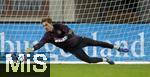 20.11.2023, Fussball, Testspiel 2023/24, sterreich - Deutschland, Training der DFB-Nationalmannschaft am Tag vor dem Lnderspiel im Ernst Happel Stadion Wien, Torwart Kevin Trapp (Deutschland) hechtet zum Ball 

