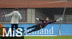 20.11.2023, Fussball, Testspiel 2023/24, sterreich - Deutschland, Training der DFB-Nationalmannschaft am Tag vor dem Lnderspiel im Ernst Happel Stadion Wien, Torwart Janis Blaswich (Deutschland) beim Torwarttraining im Hechtsprung 

