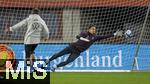 20.11.2023, Fussball, Testspiel 2023/24, sterreich - Deutschland, Training der DFB-Nationalmannschaft am Tag vor dem Lnderspiel im Ernst Happel Stadion Wien, Torwart Janis Blaswich (Deutschland) beim Torwarttraining im Hechtsprung 

