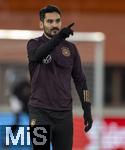 20.11.2023, Fussball, Testspiel 2023/24, sterreich - Deutschland, Training der DFB-Nationalmannschaft am Tag vor dem Lnderspiel im Ernst Happel Stadion Wien, Ilkay Gndogan (Deutschland) zeigt 

