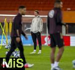 20.11.2023, Fussball, Testspiel 2023/24, sterreich - Deutschland, Training der DFB-Nationalmannschaft am Tag vor dem Lnderspiel im Ernst Happel Stadion Wien, Trainer Julian Nagelsmann (Deutschland) nachdenklich 

