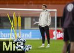 20.11.2023, Fussball, Testspiel 2023/24, sterreich - Deutschland, Training der DFB-Nationalmannschaft am Tag vor dem Lnderspiel im Ernst Happel Stadion Wien, Trainer Julian Nagelsmann (Deutschland) nachdenklich 

