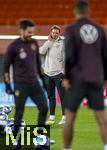 20.11.2023, Fussball, Testspiel 2023/24, sterreich - Deutschland, Training der DFB-Nationalmannschaft am Tag vor dem Lnderspiel im Ernst Happel Stadion Wien, Trainer Julian Nagelsmann (Deutschland) nachdenklich 

