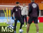 20.11.2023, Fussball, Testspiel 2023/24, sterreich - Deutschland, Training der DFB-Nationalmannschaft am Tag vor dem Lnderspiel im Ernst Happel Stadion Wien, Trainer Julian Nagelsmann (Deutschland) nachdenklich 

